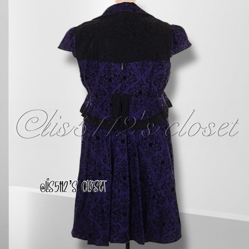 Hot Topic x Disney Once Upon A Time Regina Evil Queen Purple Damask Dress 22 3X - Picture 8 of 16